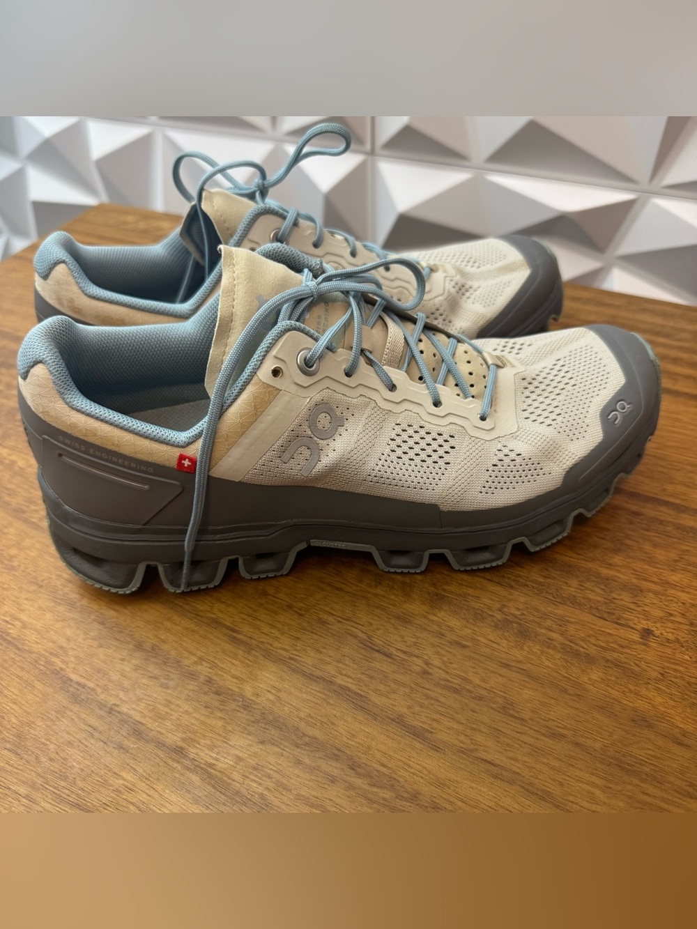 On Cloudventure Trail Running Women’s Shoes Size 9